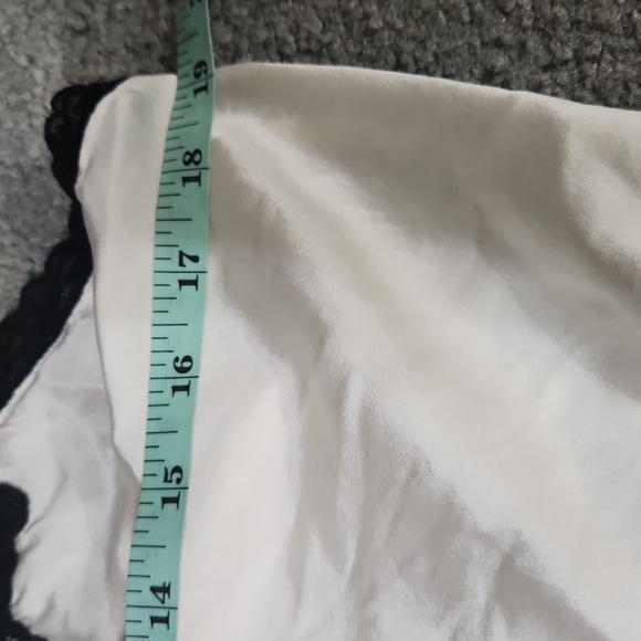 Beautiful ivory pearl colored black lace trim 100% silk vintage Morgan Taylor L - Picture 6 of 8